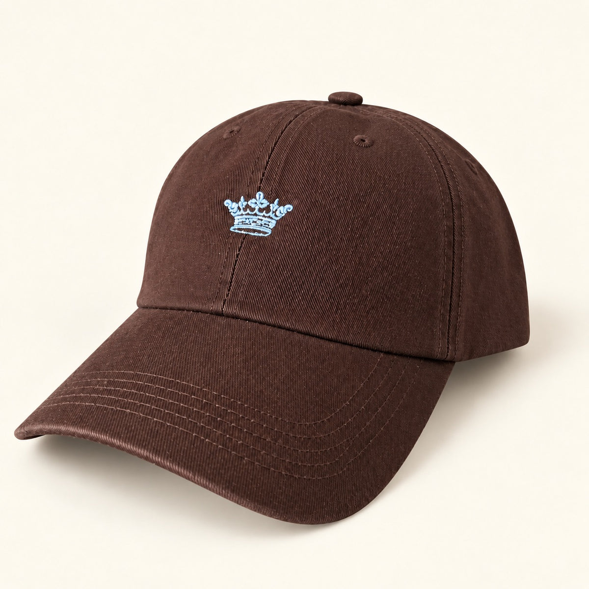 Gorra con corona bordada