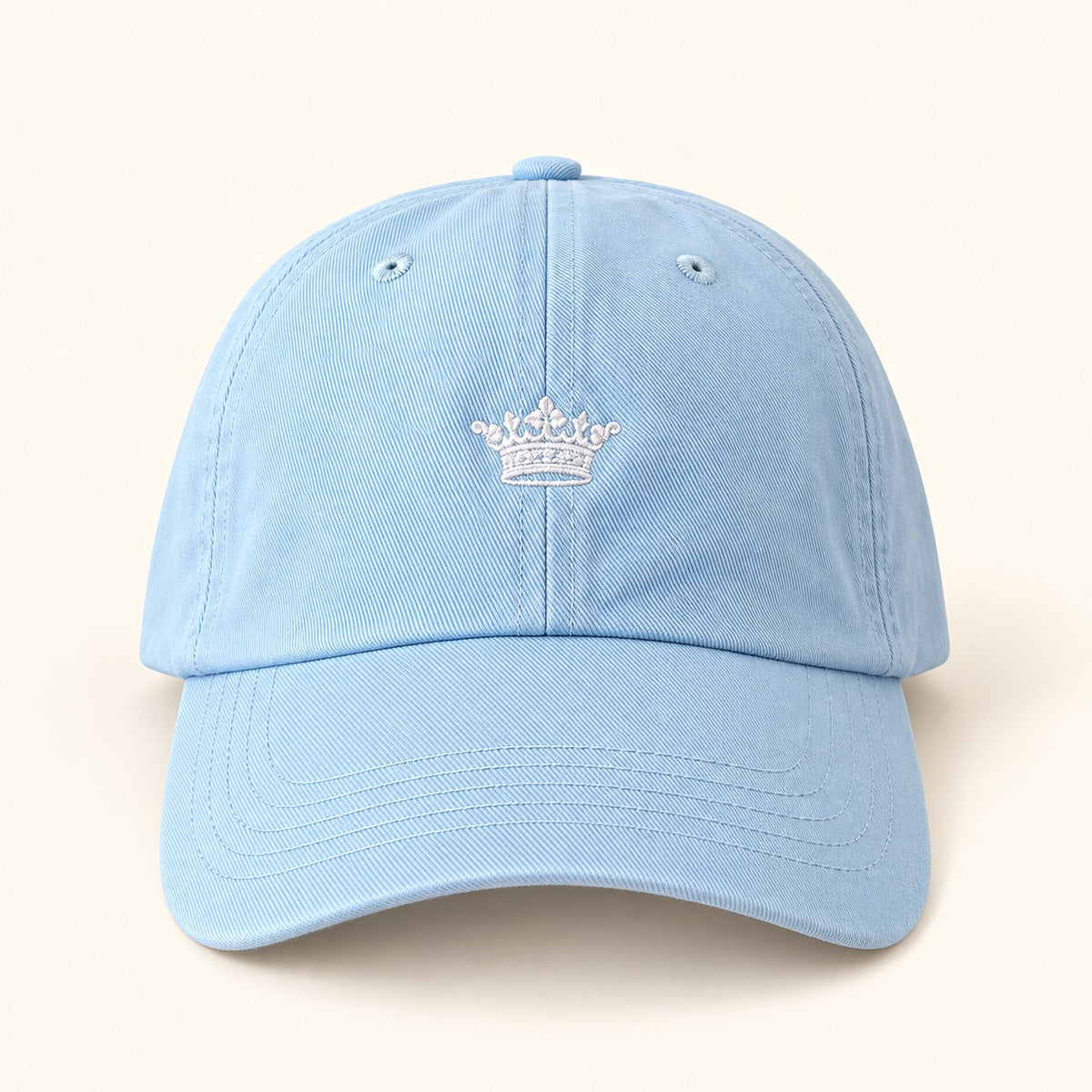 Gorra con corona bordada