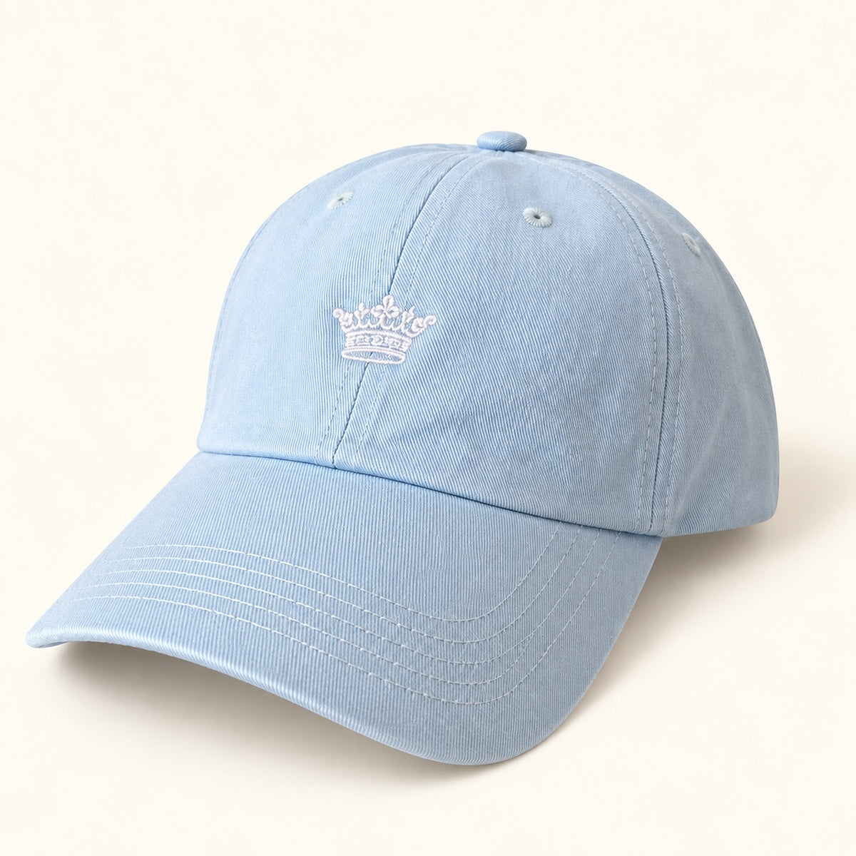 Gorra con corona bordada